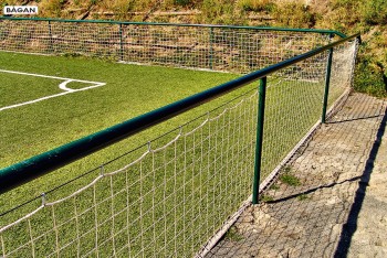Siatka ochronna - ogrodzenie boiska sportowego